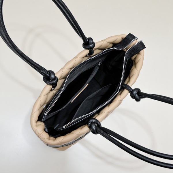 シャネルバッグ着用イメージ